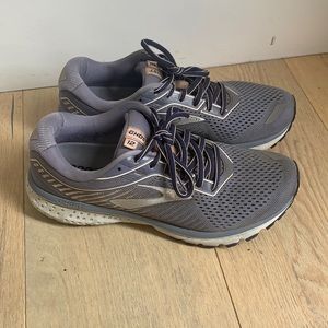 Women’s Brooks Ghost 12 running sneakers